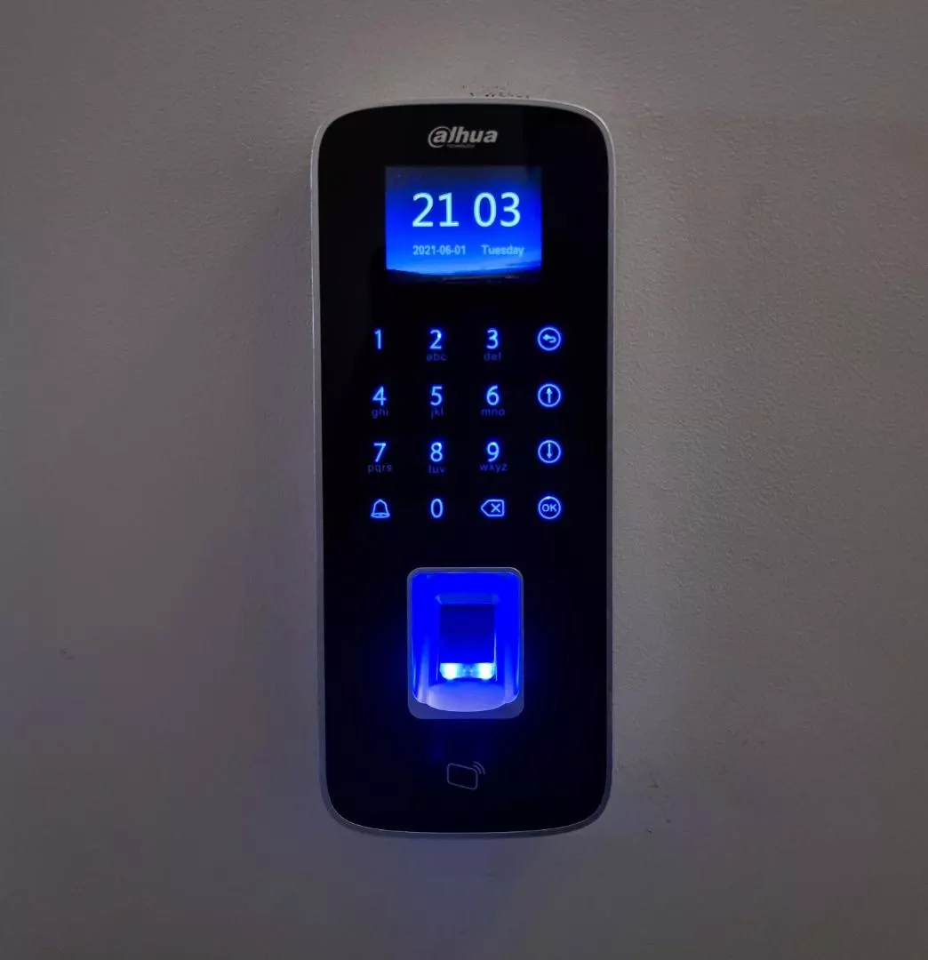 Il lettore digitale con tastierino e impronta all’ingresso